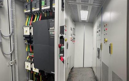 Mise en service de trois rooftops Airfinity – IC038 ST , d’une puissance frigorifique de 48 kW par unité, soit une puissance totale installée de 144 kW, sur le site ENAFOR – KERUI US à Hassi Messaoud Wiliya de Ouargla