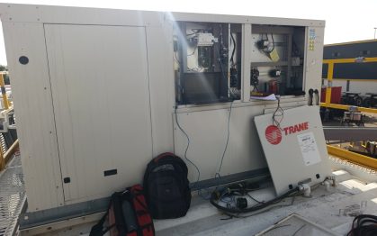 Mise en service de trois rooftops Airfinity – IC038 ST , d’une puissance frigorifique de 48 kW par unité, soit une puissance totale installée de 144 kW, sur le site ENAFOR – KERUI US à Hassi Messaoud Wiliya de Ouargla